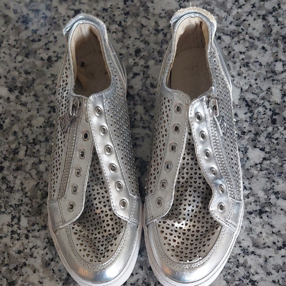 Guess Silver Women's Sneakers - Picture 1 of 7